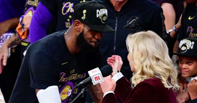 Hviezda Lakers LeBron James bagatelizuje hlásené roztržky s Jeanie Bussovou
