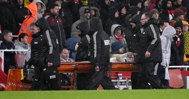 Hviezda Liverpoolu Conor Bradley vydáva emocionálne správy o zranení s Conor Bradley musel byť minulý týždeň v Arsenale natiahnutý