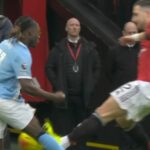 MANCHESTER, SPOJENÉ KRÁĽOVSTVO - 27. JANUÁRA: Hráč Manchestru City Jeremy Doku predniesol poznámky počas tlačovej konferencie pred zápasom ôsmeho kola Ligy majstrov UEFA medzi Manchester City a Galatasaray na štadióne Etihad v Manchestri, Spojené kráľovstvo, 27. januára. (Foto: Rasid Necati Aslim/Anadolu cez Getty Images)