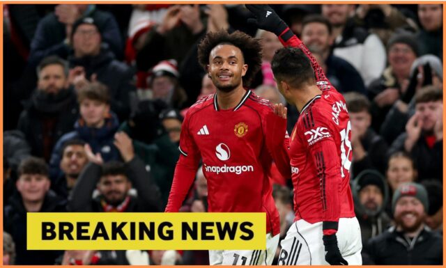 Casemiro z Manchestru United sa prizerá počas zápasu proti Leedsu