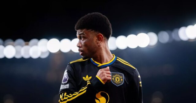 Amad počas zápasu Premier League medzi Arsenalom a Manchestrom United na Emirates Stadium. 