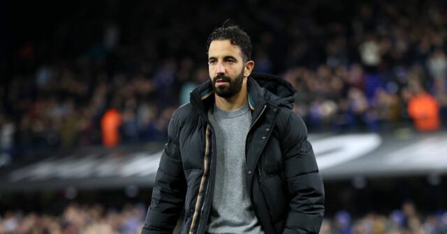 Ruben Amorim s prekrytým odznakom Manchestru United