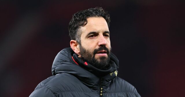 Ruben Amorim sa pozerá.