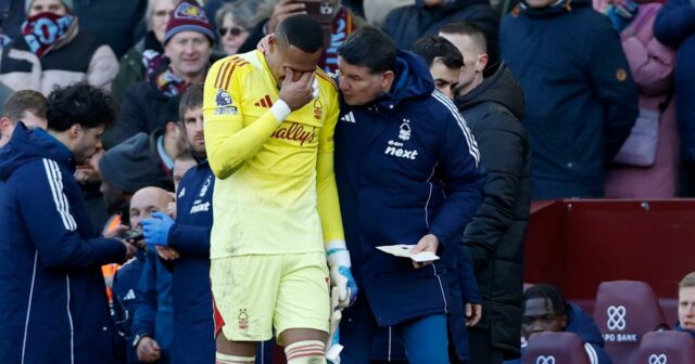 John Victor sa lieči na ihrisku proti Aston Ville