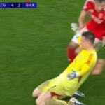 Hviezda Realu Madrid eskortovala tunelom, keď brankár skóroval v chaose Ligy majstrov