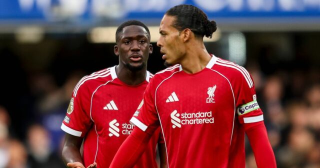 Ibrahima Konate už dal jasne najavo svoje pocity ohľadom „ďalšieho Ibrahima Konate a Virgil van Dijk sa pozerajú