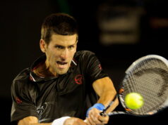 Ikonická raketa Novaka Djokoviča prekoná v aukcii rekord Rafaela Nadala Novak Djokovič odovzdal svoju raketu fanúšikovi