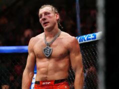 Ilia Topuria sa snaží kopať do porazeného Paddyho Pimbletta, keď sa UFC nevraživý zápas vytráca Paddy Pimblett počas jeho prehry v boji o titul s Justinom Gaethjem na UFC 324 (Getty Images)