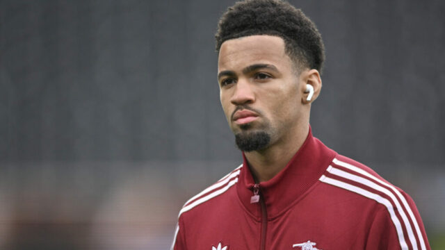 Informácie o prestupoch Arsenalu: Najnovšie o Ethanovi Nwanerim, Ayyoubovi Bouaddim a Marcovi Guehim
