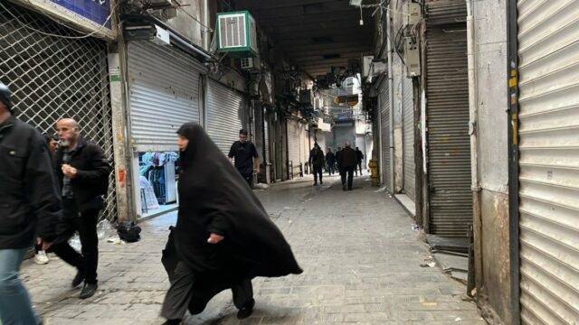 Iránski lídri varujú demonštrantov a zahraničných nepriateľov, keď sa zvyšujú Iránski lídri varujú demonštrantov a zahraničných nepriateľov, keď sa zvyšujú smrteľné nepokoje | Správy o protestoch