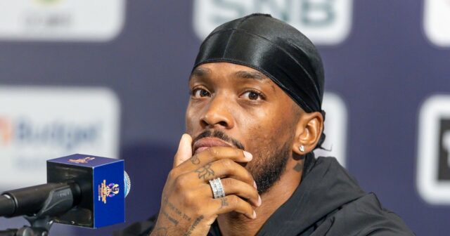 Ivan Toney posiela jasný odkaz Tottenhamu a Thomasovi Frankovi, keď Ivan Toney z Al Ahli reaguje počas zápasu Saudi Pro League medzi Al Ahli a Al Qadsiah na štadióne Alinma