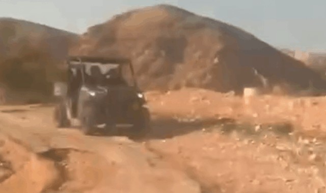 Izraelskí osadníci prenasledujú palestínsky školský autobus na okupovanom Západnom brehu Izraelskí osadníci prenasledujú palestínsky školský autobus na okupovanom Západnom brehu Jordánu | Okupovaný Západný breh