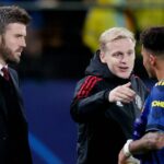 Jadon Sancho s Donnym van de Beekom a Michaelom Carrickom v roku 2021