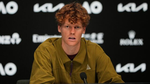 Jannika Sinnera „neprekvapila“ prehra Djokoviča, ale hovorí, že „veľmi bolí“
