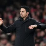 Mikel Arteta gestikuluje