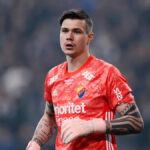 Obrázok s podrobnosťami o tom, ako sledovať svoj tím Premier League na BBC Sport: "V aplikácii? Klepnutím na ikonu zvončeka dostanete správy o svojom klube. Ste prihlásený/-á v prehliadači? Ak chcete zostať v obraze, kliknite na tlačidlo „Sledovať“.