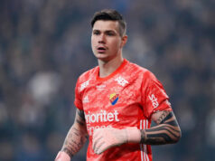 ‚Jednoduché rozhodnutie‘ – Bratveit nadšený pre ‚niečo iné‘ s Aberdeenom Obrázok s podrobnosťami o tom, ako sledovať svoj tím Premier League na BBC Sport: "V aplikácii? Klepnutím na ikonu zvončeka dostanete správy o svojom klube. Ste prihlásený/-á v prehliadači? Ak chcete zostať v obraze, kliknite na tlačidlo „Sledovať“.