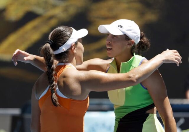 TENNIS AUSTRALIAN OPEN, Jessica Pegula z USA oslavuje víťazstvo v zápase 4. kola žien proti krajanke Madison Keysovej na 9. deň tenisového turnaja Australian Open 2026 v Melbourne Parku v Melbourne, pondelok 26. januára 2026. MELBOURNE VICTORIA AUSTRÁLIA NIE JE ARCHIVOVANÁ PUBLICATIONxNOTxINxAUSxNZLxPNGxFIJxVANxSOLxTGA Copyright: xROBxPREZIOSOx 20260126137935858090