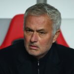 Jose Mourinho nahneval svojich hráčov po tom, čo Benfica vystúpila z pohára v Brage (REUTERS)