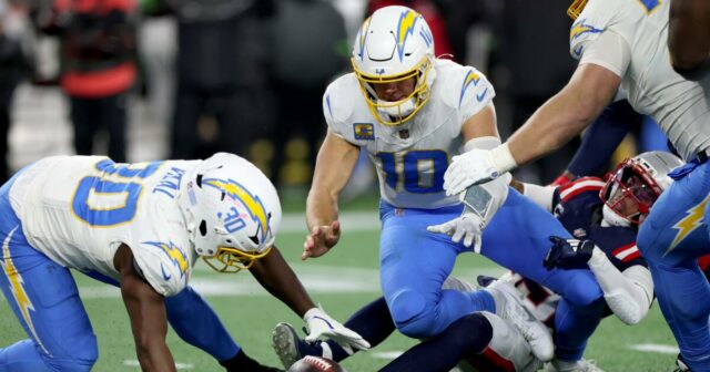 Justin Herbert a Chargers postupujú v play-off opäť ako jedno
