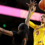 Kara Dunn získava 21 bodov, no ženy z USC strácajú štvrté v rade