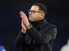 Každé slovo, ktoré Liam Rosenior povedal o Sanchezových chybách, porážke Arsenalu a problémoch so zranením Chelsea Liam Rosenior tlieska