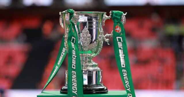 Kedy je finále Carabao Cupu? Dátum, čas výkopu a televízny Celkový pohľad na trofej Carabao Cup pred finálovým zápasom Carabao Cupu medzi Manchestrom United a Newcastlom United na štadióne Wembley 26. februára 2023 v Londýne, Anglicko