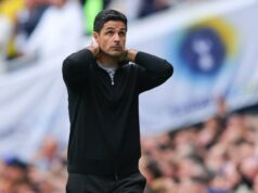 Keith Hackett hovorí, že Mikel Arteta mal byť potrestaný vo Villa Game Keith Hackett hovorí, že Mikel Arteta mal byť potrestaný vo Villa Game