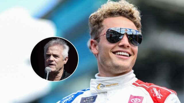 Fanúšikovia sledujú (LR) Kennyho Wallacea na 'Trackside Live' na Las Vegas Motor Speedway. Zdroj: Getty