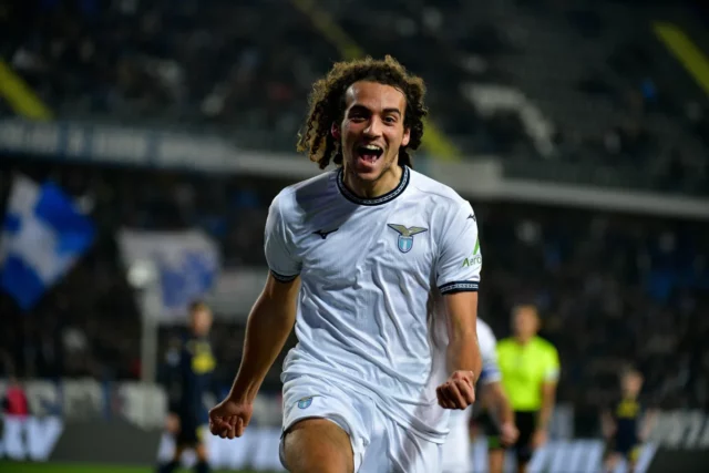 Kluby Premier League monitorujúce Mattéa Guendouziho ako Fenerbahçe predložili ponuku Kluby Premier League monitorujúce Mattéa Guendouziho ako Fenerbahçe predložili ponuku 27 miliónov eur