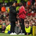 Kobbie Mainoo (vpravo) označil, že sa mu páči príspevok na sociálnych sieťach, ktorý sa vysmieva odvolaniu Rubena Amorima