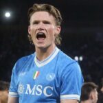 Scott McTominay z SSC Neapol oslavuje svoj tretí gól, ktorý strelil Frank Zambo Anguissa počas zápasu Serie A medzi SSC Neapol a FC Internazionale na Stadio Diego Armando Maradona 25. októbra 2025 v talianskom Neapole.