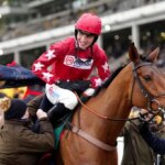 Kôň Sira Alexa Fergusona umiera ako Kalif Du Berlais pri tragickom páde v Kemptone