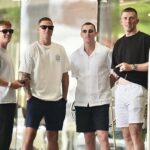 Harry Brook (druhý vpravo) dostal posledné varovanie od ECB za svoje správanie po tom, čo ho v októbri udrel vyhadzovač pred nočným klubom vo Wellingtone.