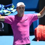 Arthur Fery s reportérom Tennis365 Kevinom Palmerom v ASICS House vo Wimbledone