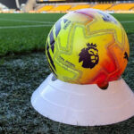 Grafika tabuľky kalendárneho roka Premier League: - West Ham na 16. mieste po 38 zápasoch s 34 bodmi - Wolves na 17. mieste po 38 zápasoch s 29 bodmi - Sunderland na 18. mieste po 18 zápasoch s 28 bodmi - Leeds na 19. mieste po 18 zápasoch s 20 bodmi - Burnley na 20. mieste s 12 19 bodmi