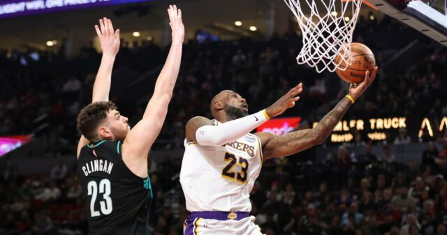 Lakers sužovaní zraneniami podľahli Portlandu piatu prehru v šiestich zápasoch

