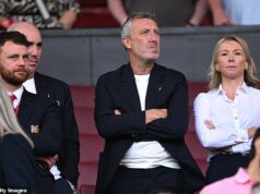 Legenda Man United naráža na Jasona Wilcoxa kvôli odchodu Rubena Amorima – tvrdí, že „ego“ športového riaditeľa posunulo klub späť Úloha Jasona Wilcoxa v prepustení Rubena Amorima bola kritizovaná legendou Man United.