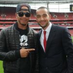 Lewis Hamilton raz prezradil jedinečný dôvod, prečo podporuje Arsenal pred Tottenhamom