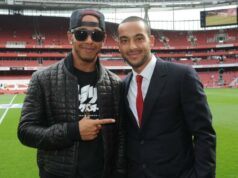Lewis Hamilton raz prezradil jedinečný dôvod, prečo podporuje Arsenal pred Tottenhamom Lewis Hamilton raz prezradil jedinečný dôvod, prečo podporuje Arsenal pred Tottenhamom