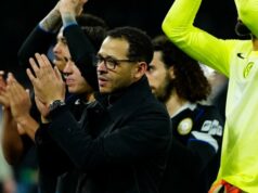 Liam Rosenior signalizuje pripravenosť zarobiť na hviezde v hodnote 35 miliónov libier, pričom Roberto De Zerbi sleduje Liam Rosenior chce natrvalo integrovať tínedžera Chelsea do seniorského kádra