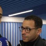 Joao Pedro a Liam Rosenior po víťazstve Chelsea v Lige majstrov nad Neapolom