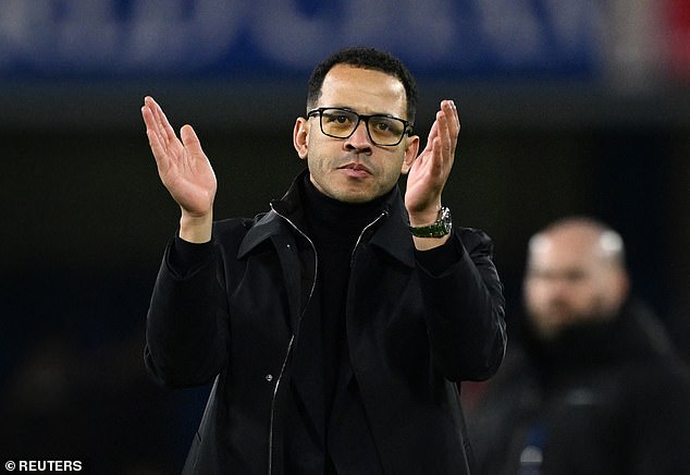 Liam Rosenior má stretnutie s hviezdami Chelsea, aby im pripomenul, Liam Rosenior zapôsobil na svoju stranu Chelsea, že je dôležité umývať si ruky, keď bojujú s chorobou