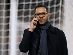Liam Rosenior na prvej tlačovej konferencii od vymenovania zdôrazňuje cieľ urobiť z Chelsea „tím svetovej triedy“. Prehra Chelsea s Fulhamom v strede týždňa znamená, že vyhrala iba jeden z posledných deviatich ligových zápasov (Getty Images)