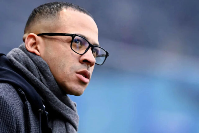 Liam Rosenior prerušil mlčanie o možnom prestupe Chelsea
