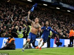 Liam Rosenior reaguje vznešeným spôsobom na skorý test, keď šéf Chelsea dohliada na ohromujúci comebackový zisk nad West Hamom Enzo Fernandez skóroval v 92. minúte, aby zabezpečil návrat Chelsea proti West Hamu