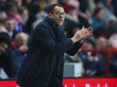 Liam Rosenior rieši otázku Enza Marescu s nádychom triedy na tlačovej konferencii Chelsea Liam Rosenior rieši otázku Enza Marescu s nádychom triedy na tlačovej konferencii Chelsea