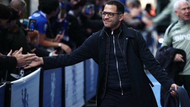 Liam Rosenior riskuje stratu dobrej vôle fanúšikov Chelsea po neuváženom komentári
