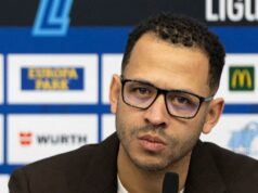 Liam Rosenior tvrdo reaguje na kritiku Chelsea po odmietnutí súperov Britský hlavný tréner Štrasburgu Liam Rosenior oslovuje médiá počas tlačovej konferencie na Stade de la Meinau v Štrasburgu vo východnom Francúzsku 6. januára 2026. Tréner Štrasburgu Liam Rosenior 6. januára 2026 oznámil, že dosiahol