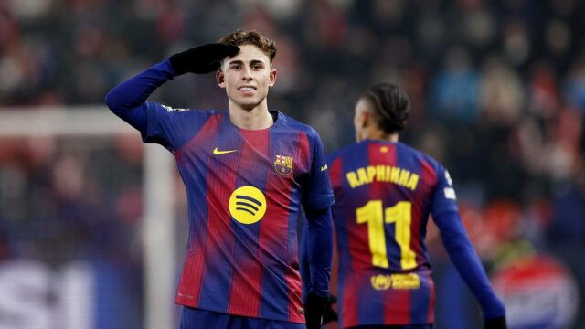 Liga majstrov UEFA — Lopez sa vyrovnáva s tým, že Barcelona porazila Slaviu Praha 4:2
